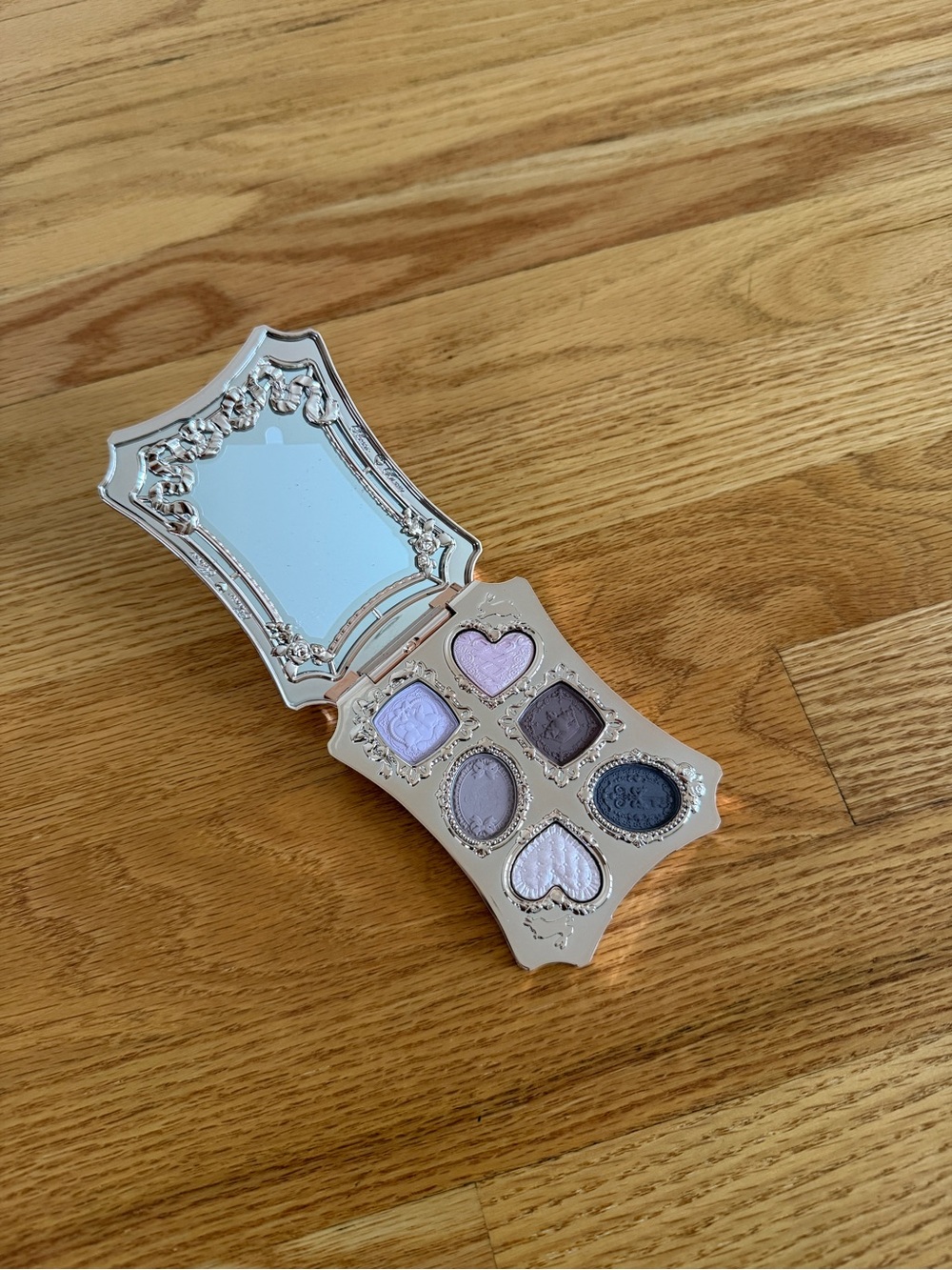 Flower Knows eyeshadow palette Bunny Garden 6-Color Makeup Palette